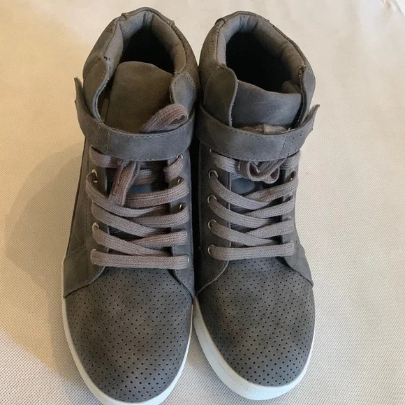 Wedge gray sneaker size woman’s 7 - Picture 1 of 6